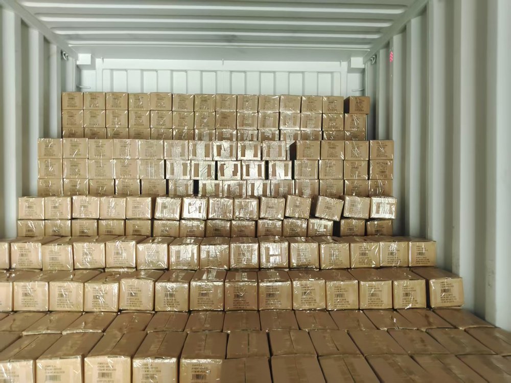 Quà tặng Đông Quan Yijiaxin đảm bảo chuỗi cung ứng toàn cầu bằng cách vận chuyển số lượng lớn sản phẩm cát lún acrylic như thế nào?