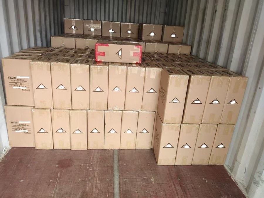 Tại sao Quà tặng Yijiaxin đảm bảo thương mại Đông Á ổn định với các lô hàng có móc khóa cát lún tùy chỉnh?